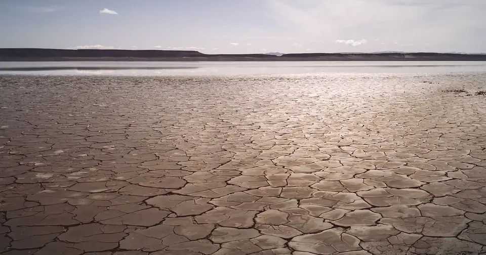 безводие-суша-българия-2026 ‣ Търсене и Сондажи за Вода Безводие в България 2026 – пресъхнала напукана земя при суша